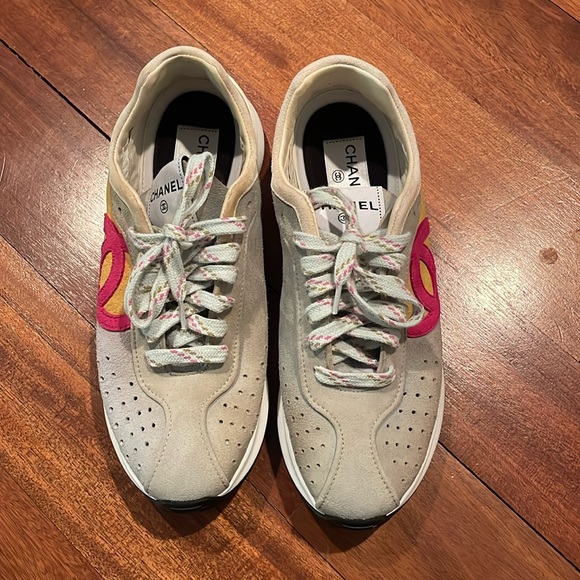 Authentic vintage Chanel sneakers - Picture 1 of 4